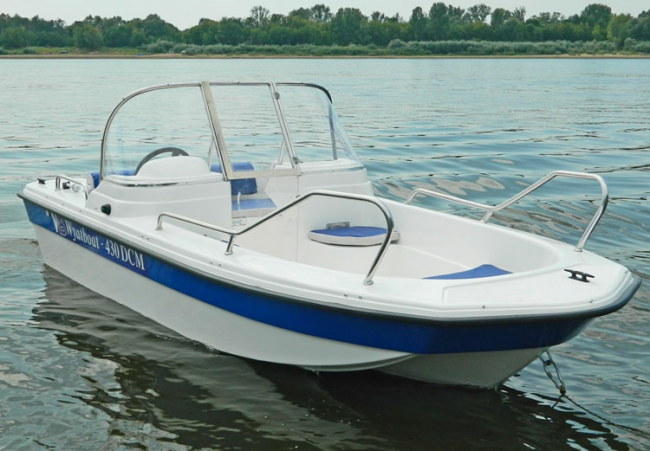 Wyatboat-430DCM (тримаран)